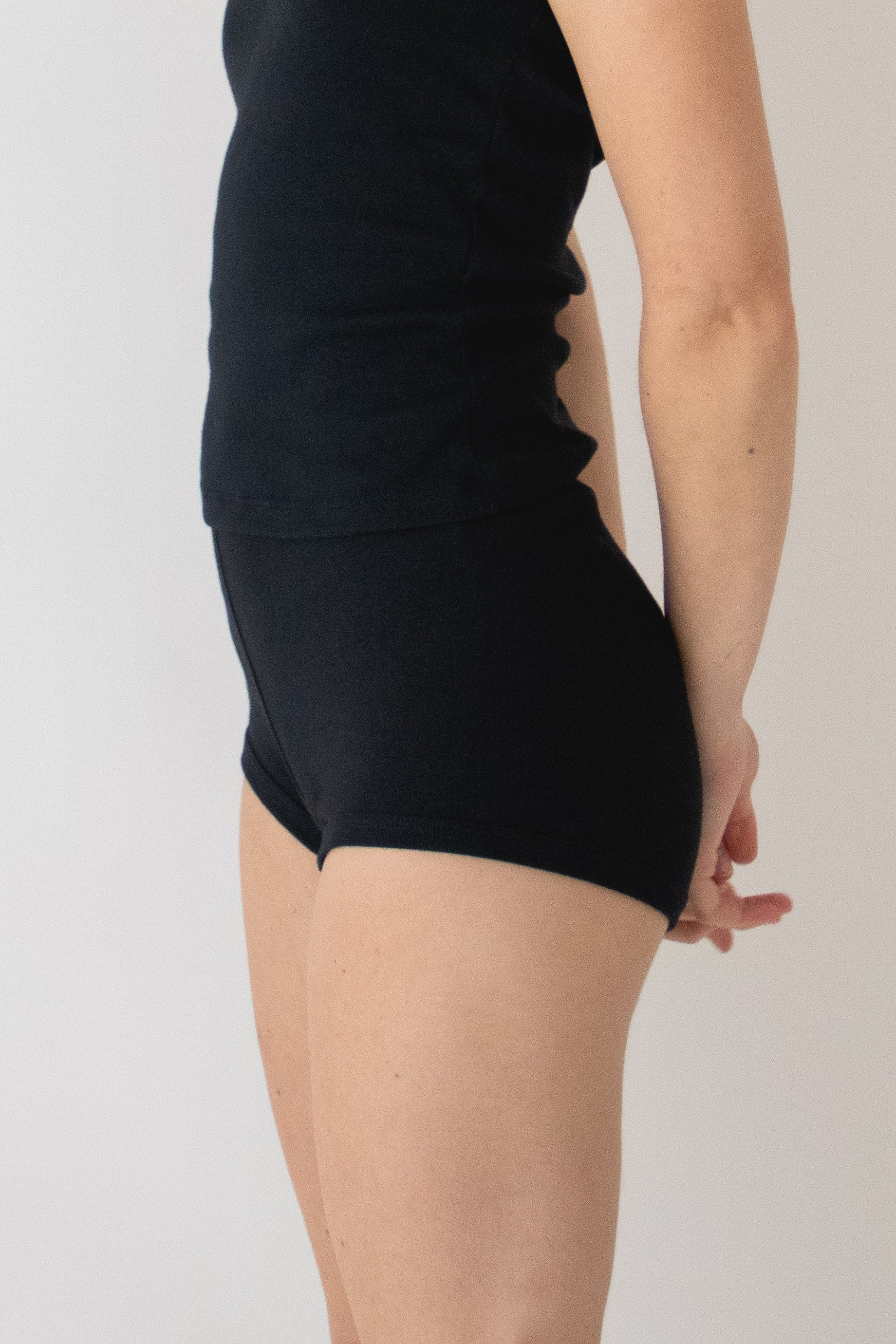 SUMAQ SHORT