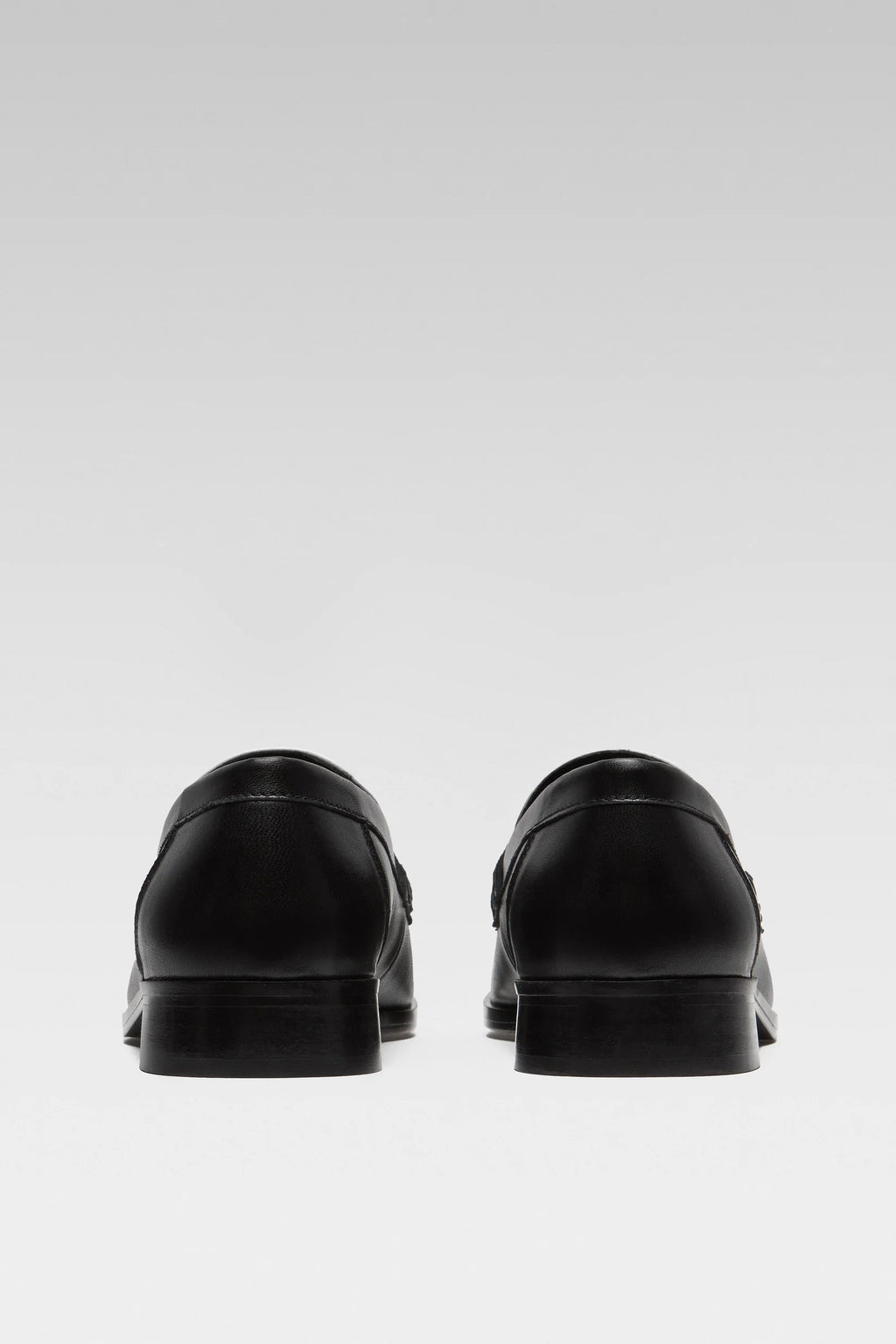 EARTH LOAFER