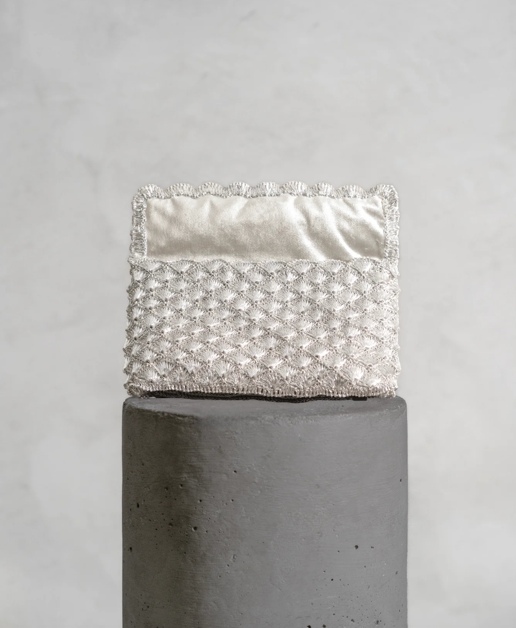 SEASHELL CLUTCH SILVER