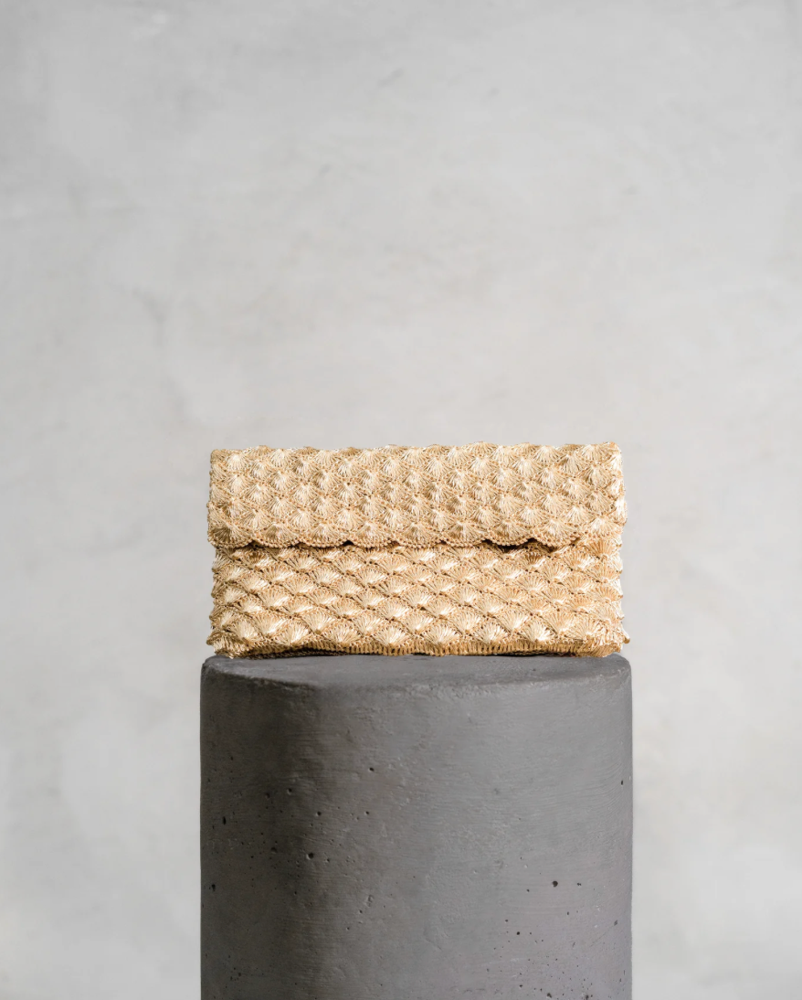 SEASHELL CLUTCH GOLD
