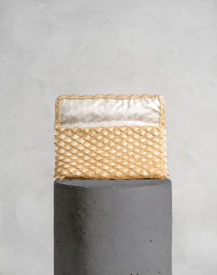 SEASHELL CLUTCH GOLD