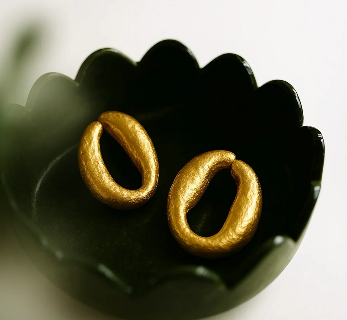 Ancient Coffee Shell Gold Earrings