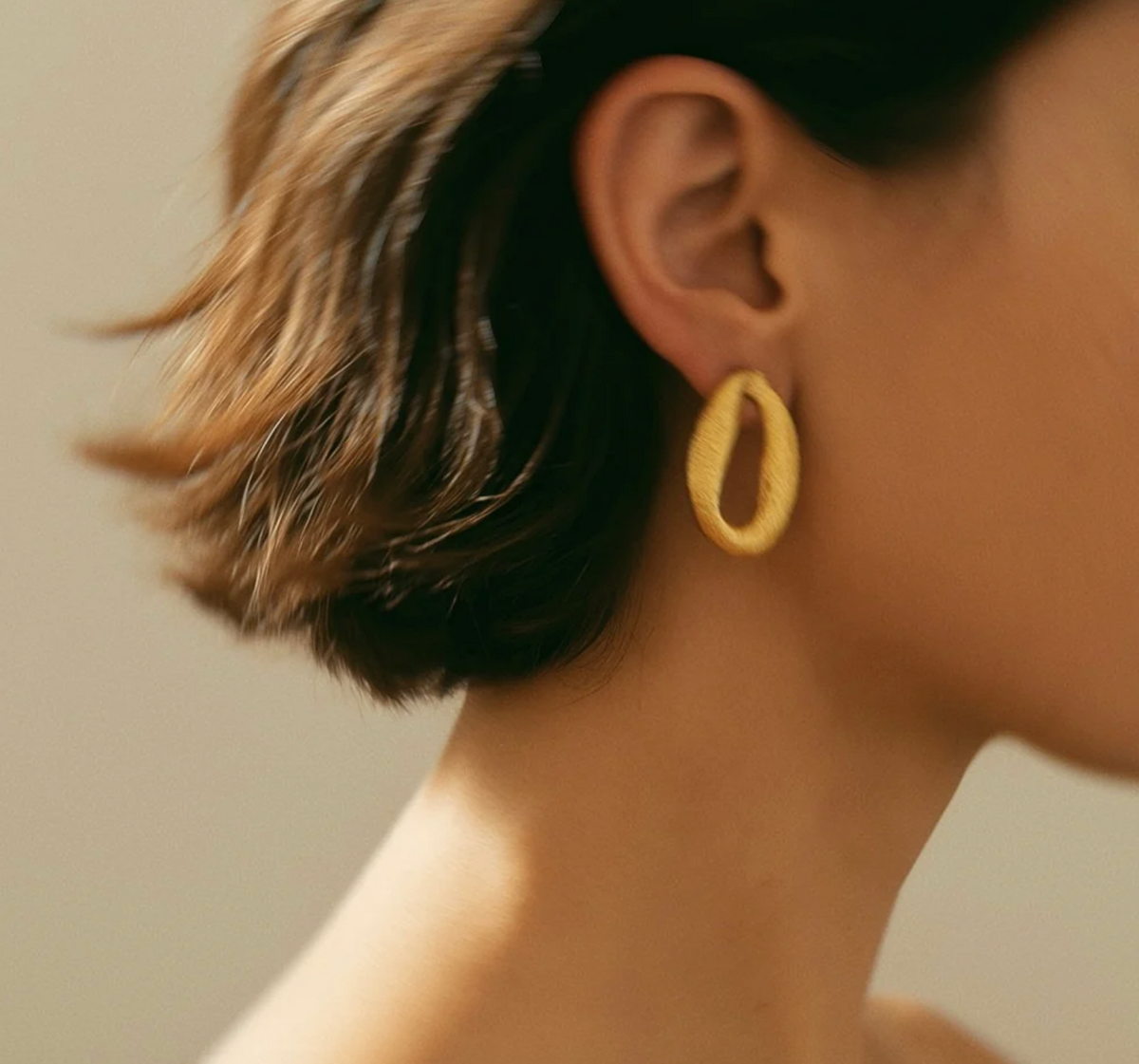 Ancient Coffee Shell Gold Earrings