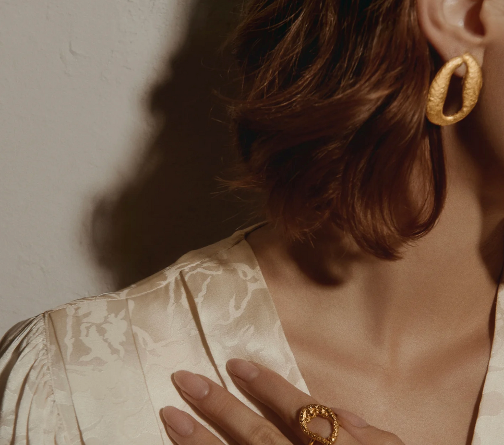 Ancient Coffee Shell Gold Earrings
